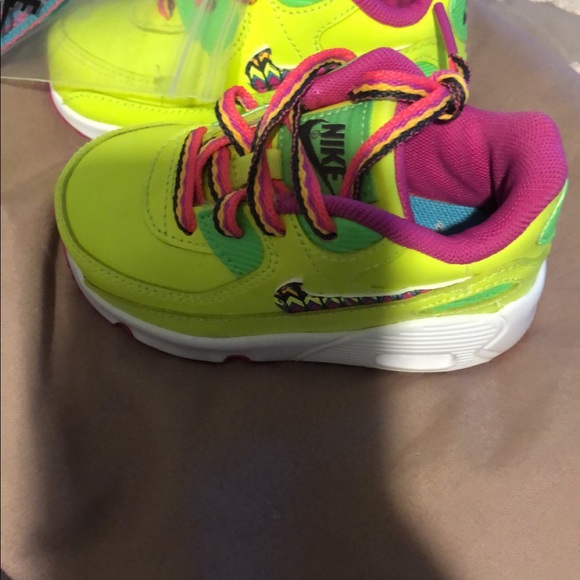 Nike - Picture 2 of 6